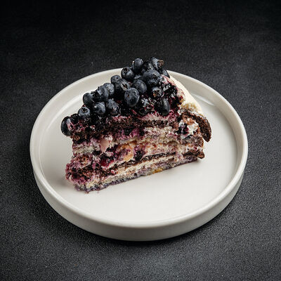 Черничный торт с ягодами в Tehnikum по цене 720 ₽