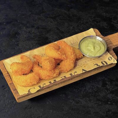 Креветки темпура с соусом васабика в Руки Вверх по цене 660 ₽