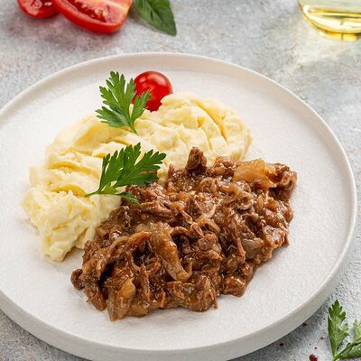 Картофельное пюре с говядиной в томатном соусе в Магбургер по цене 249 ₽