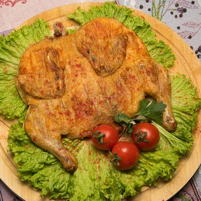 Цыпленок табака в Гурман студия по цене 580 ₽