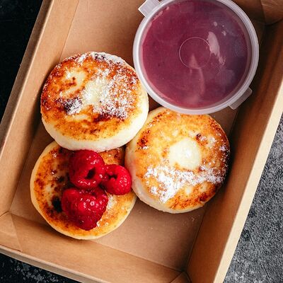 Сырники творожные 2шт в Bourbon по цене 170 ₽