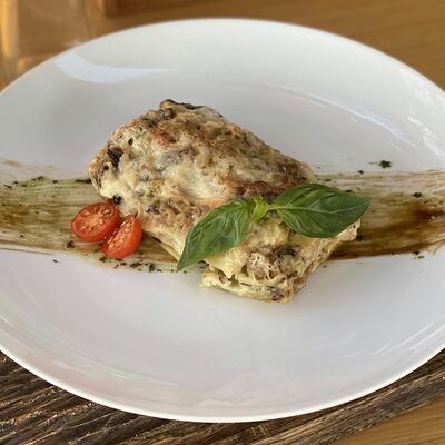 Лазанья с курицей и грибами в Хвоя по цене 570 ₽
