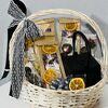 Корзина с элитным чаем и чугунным чайникомв Дарите красиво по цене 14199