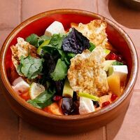 Салат c фетой и авокадо в Асканели Georgian Bistro