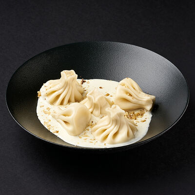 Мини-хинкали из трех видов сыра с соусом горгонзола в ЛАЛИКО ГРУЗИНСКАЯ КУХНЯ по цене 840 ₽