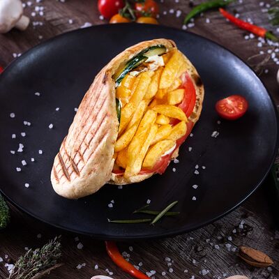 Гиро в булке в Адельфия по цене 420 ₽