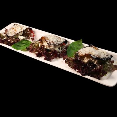 Баклажаны с имеретинским сыром и томатами в Beer & Fire Grill по цене 547 ₽