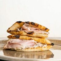 Пучча Ветчина и грибы в Bistro Pizzateca 9.8