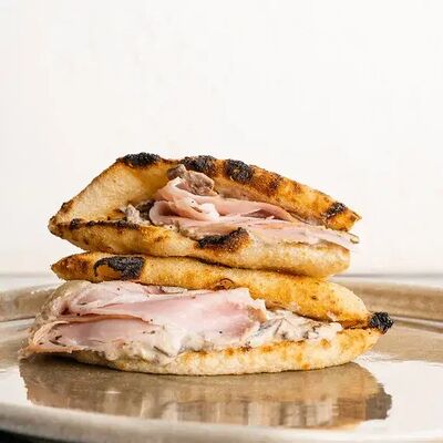 Пучча Ветчина и грибы в Bistro Pizzateca 9.8 по цене 500 ₽