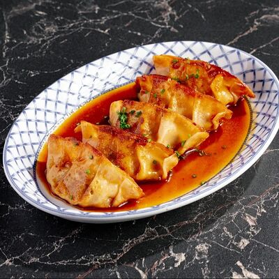 Гедза с лососем и дорадо в Gills по цене 990 ₽