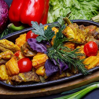 Жаркое из бараньей корейки с овощами по-азербайджански в Егорьевский Очаг Premium & Шашлык HITS по цене 1870 ₽
