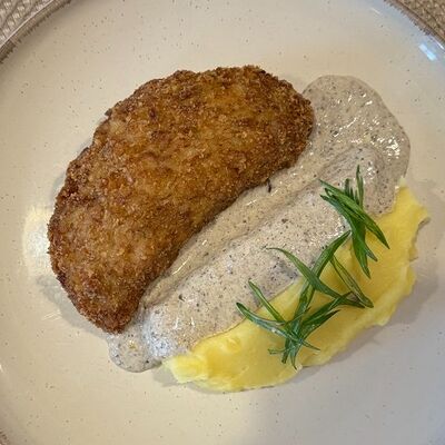 Тельное из курицы с грибами и картофельным пюре в Чкалов. Северная кухня по цене 870 ₽