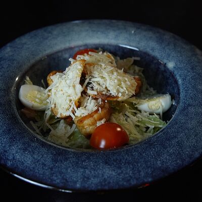 Цезарь с креветками в Алколавка по цене 450 ₽