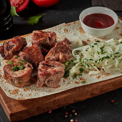 Шашлык из cвинoй шеи в #наУГЛЯХ по цене 640 ₽