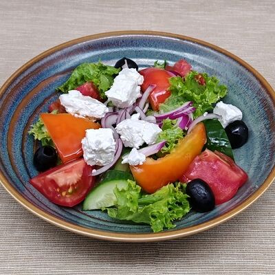 Салат Греческий в Кафе-пекарня Susser по цене 340 ₽