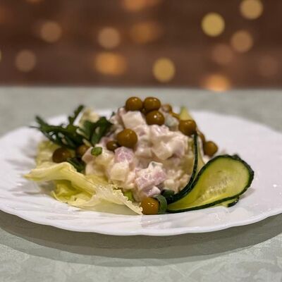 СалатОливье с ветчиной в Вкусно как дома по цене 150 ₽