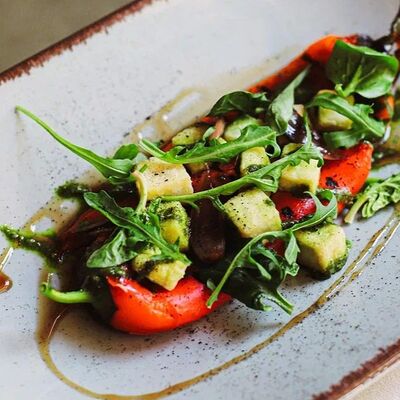 Печеные перцы Рамиро с сыром тофу и песто в Беллуччи по цене 810