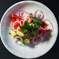 Салат овощной с зеленью в Дача