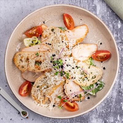 Цезарь с курицей в Refettorio по цене 650 ₽