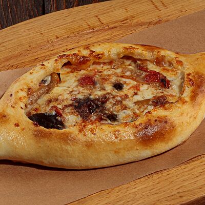 Хачапури по-аджарски с аджапсандали в У Ханумы по цене 500 ₽