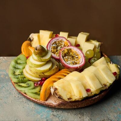 Фруктовая тарелкав Bo-bo lounge по цене 1800 ₽