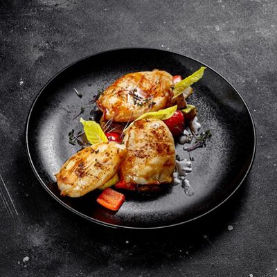 Кальмары гриль с овощным рататуем в Британника по цене 795 ₽