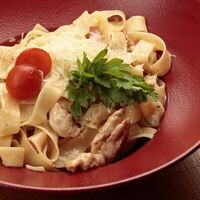 Паста Феттуччине с курицей и беконом в ЧиллДОМ