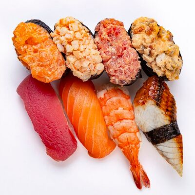 Суши ассорти в Фиш таун по цене 1441 ₽