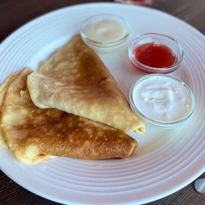 Блин со сгущенкой, вареньем или сметаной в Высота по цене 180 ₽