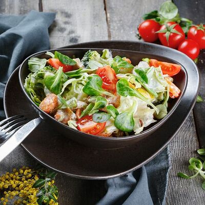 Теплый овощной салат в Tucano Coffee Ecuador по цене 280 ₽