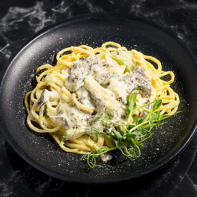 Спагетти с телятиной под сливочным соусом в Picasso по цене 1070 ₽