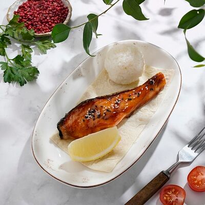 Стейк из семги с рисом в Петрушка по цене 828 ₽