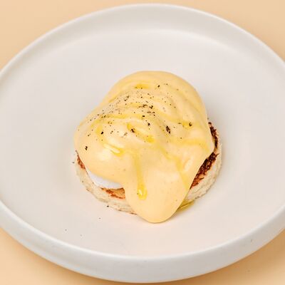 Бенедикт с лососем, яйцом пашот и голландским соусом в Kalabasa по цене 1363 ₽