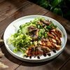Салат с индейкой и шампиньонами на гриле в Грин по цене 310
