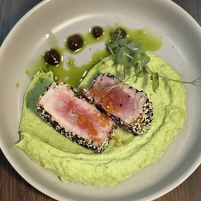 Стейк из тунца с риетом из брокколи в Порт по цене 1178 ₽