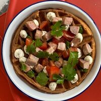 Вафля картофельная с тунцом в Smazhenka bistro