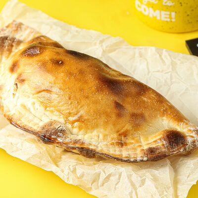 Кальцоне с сыромв Colorcoffee по цене 330 ₽