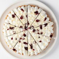Торт брусничный с белым шоколадом (1 порция) в Лаки-рizza