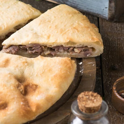 Осетинский пирог с курицей и грибами средний в Машенькины пироги по цене 1080 ₽