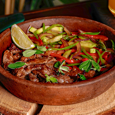 Жареная говядина с овощами в Маради по цене 830 ₽