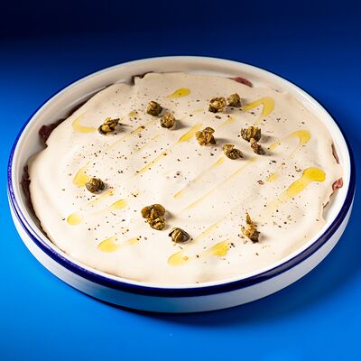 Вителло тоннато, каперсы, пармезан в Mates pizzabar по цене 1500 ₽