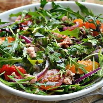 Салат с тунцом в Луна по цене 800 ₽