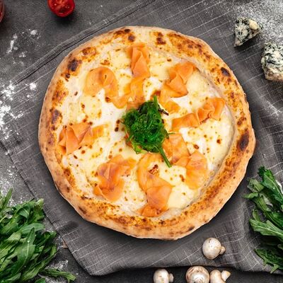 Пицца со слабосоленой семгой в Наша пицца по цене 4190 ₸