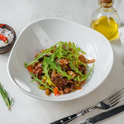 Тёплый салат с телятиной в Шеф-Рояль по цене 890 ₽