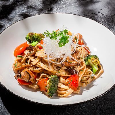 Курица терияки в UMI Asian kitchen & bar по цене 760 ₽