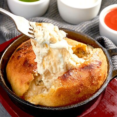 Запеченная Буррата в тесте в Сыроварня AndreAle по цене 590 ₽