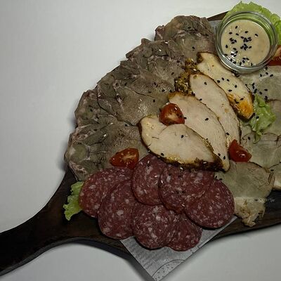 Мясное плато в Iago по цене 890 ₽
