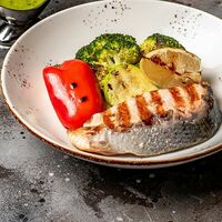 Стейк из лосося на Гриле в Torro Grill