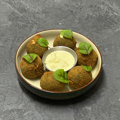 Шпинатные шарики с сыром Дорблю в Авокадо по цене 790 ₽