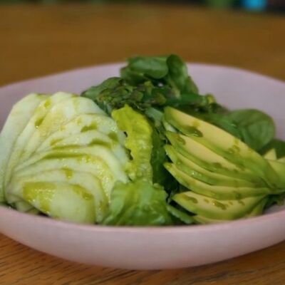 Зеленый салат со спаржей в Chalet River Club по цене 850 ₽